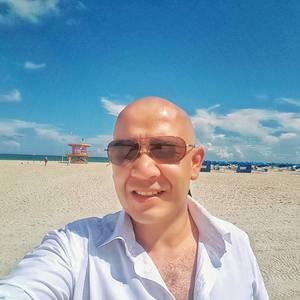 Meet your Posher, Luis